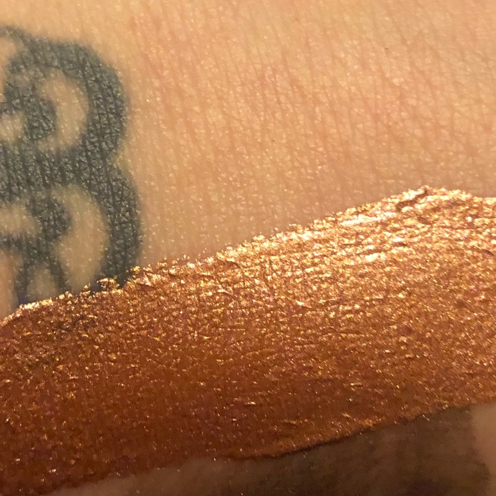 Younique beachfront cream shadow crystal cove